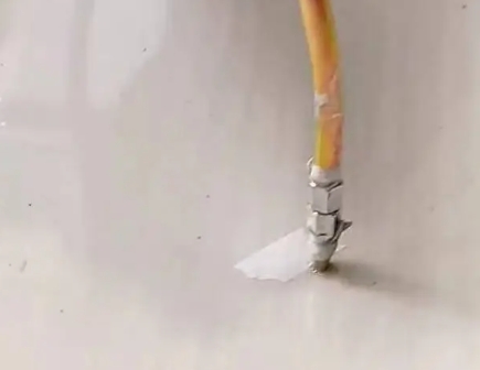 苏州瓷砖空鼓维修公司专业解答在瓷砖铺贴过程中，如果使用的砂料过粗（如全部使用了粗砂），可能会导致以下问题